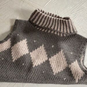 Very pretty sweater vest